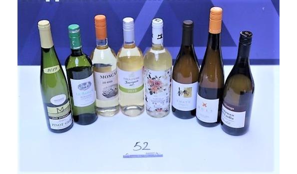8 flessen diverse witten wijnen